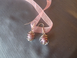 Material: Metallspirale mit Krepp-Perle